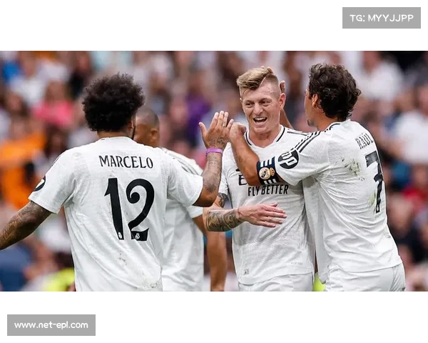 皇马基金会举办慈善赛,汇聚退役球星与球迷互动 皇马基金会举办慈善赛,汇聚退役球星与球迷互动