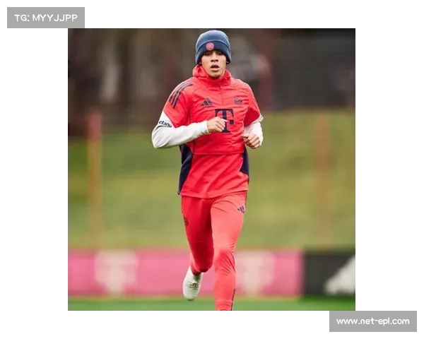 拜仁球员赛前热身舞蹈曝光，团队气氛轻松融洽